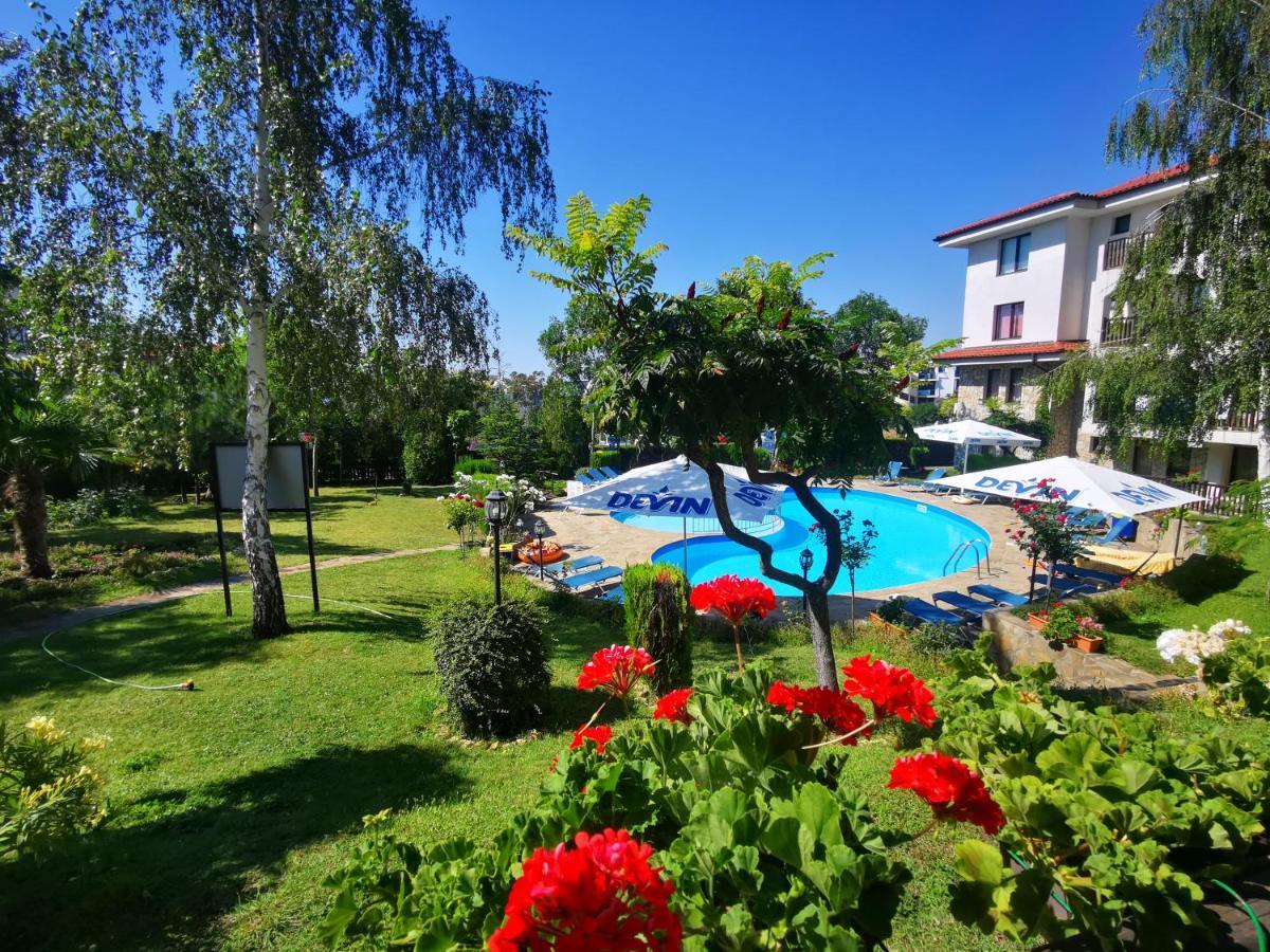 Marina Delfin Apartments - Top Location & Pet Friendly Sveti Vlas Bagian luar foto