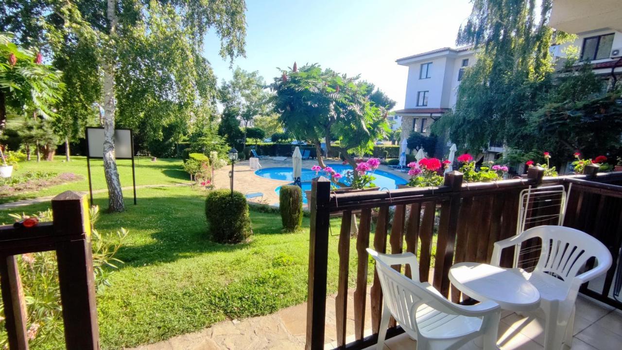Marina Delfin Apartments - Top Location & Pet Friendly Sveti Vlas Bagian luar foto