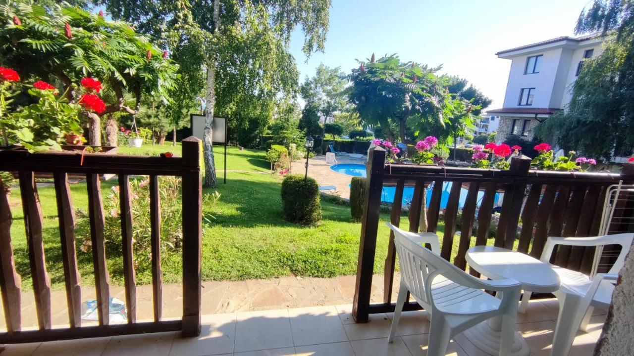Marina Delfin Apartments - Top Location & Pet Friendly Sveti Vlas Bagian luar foto
