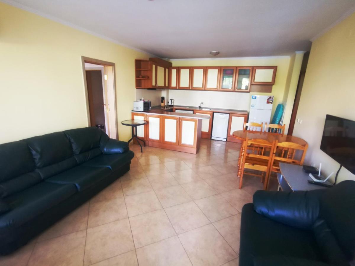 Marina Delfin Apartments - Top Location & Pet Friendly Sveti Vlas Bagian luar foto