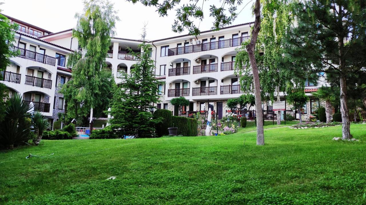 Marina Delfin Apartments - Top Location & Pet Friendly Sveti Vlas Bagian luar foto