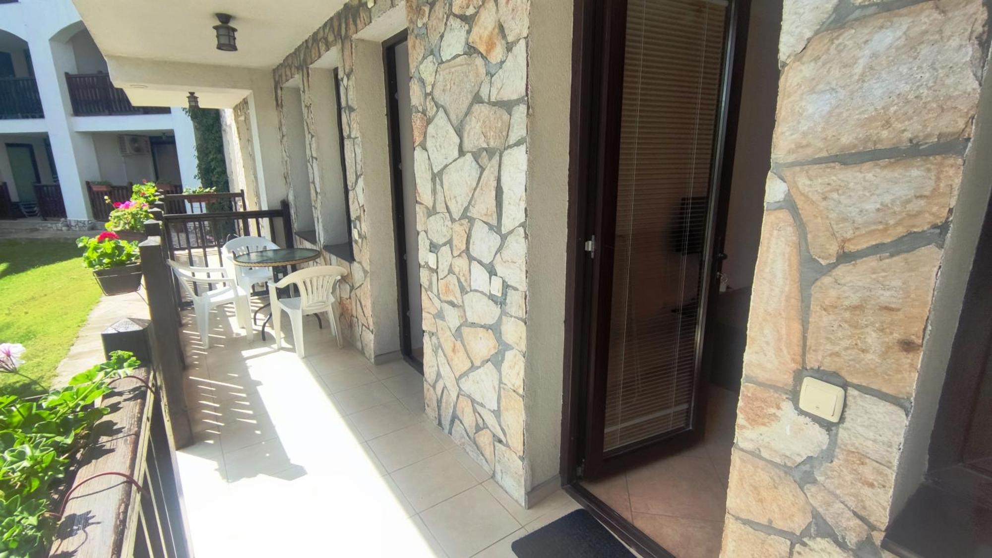 Marina Delfin Apartments - Top Location & Pet Friendly Sveti Vlas Bagian luar foto