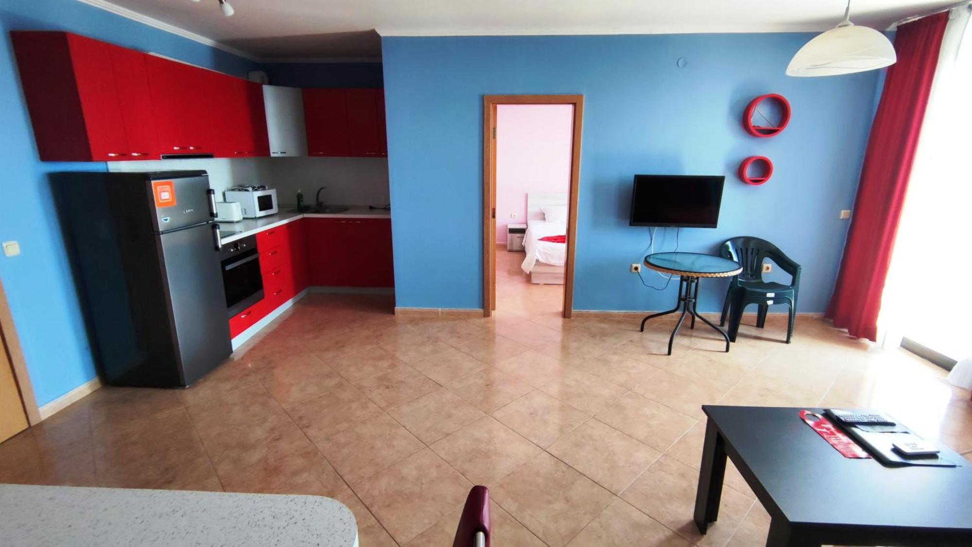 Marina Delfin Apartments - Top Location & Pet Friendly Sveti Vlas Bagian luar foto