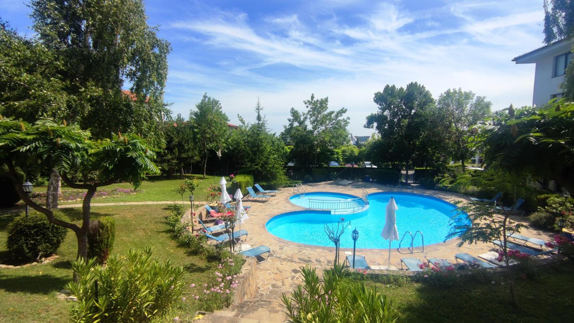 Marina Delfin Apartments - Top Location & Pet Friendly Sveti Vlas Bagian luar foto
