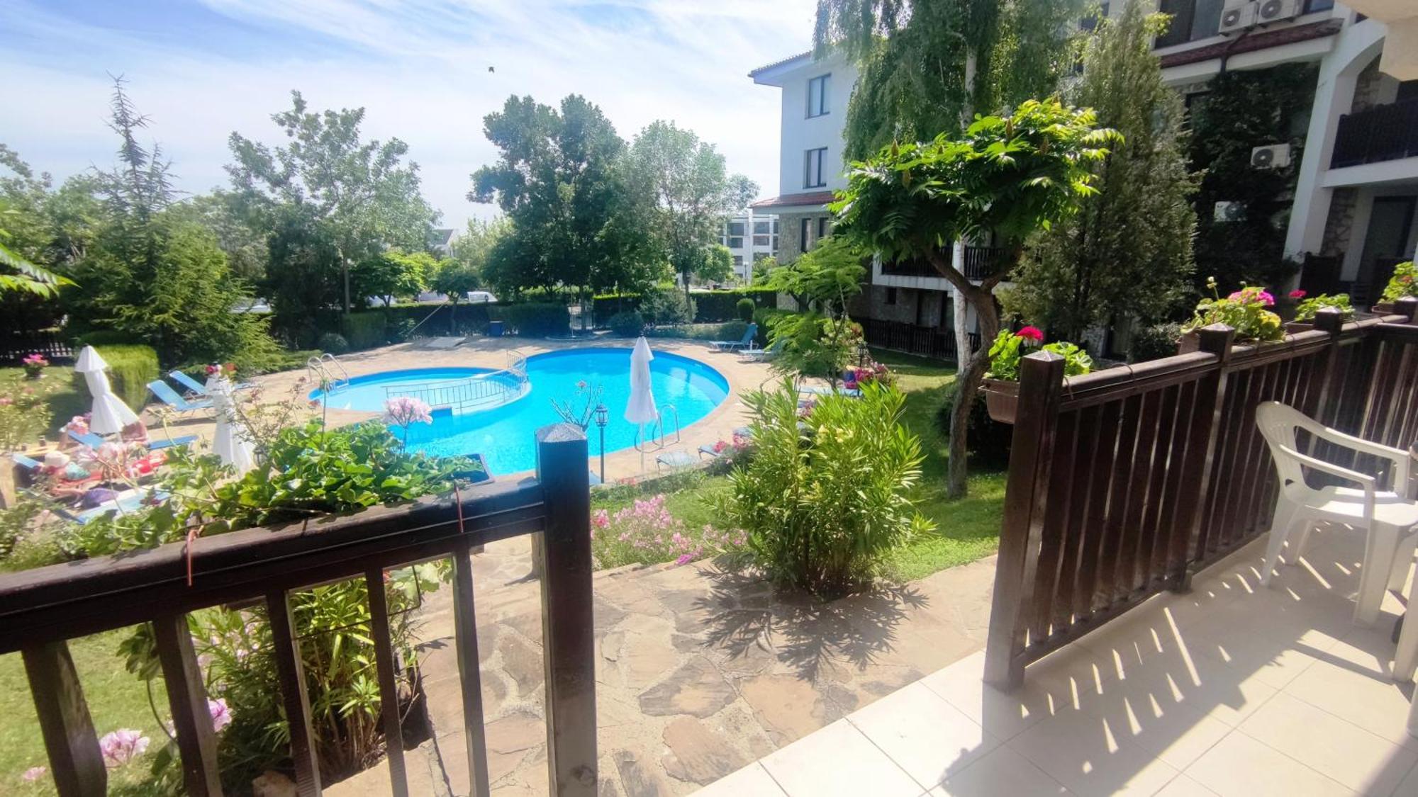 Marina Delfin Apartments - Top Location & Pet Friendly Sveti Vlas Bagian luar foto