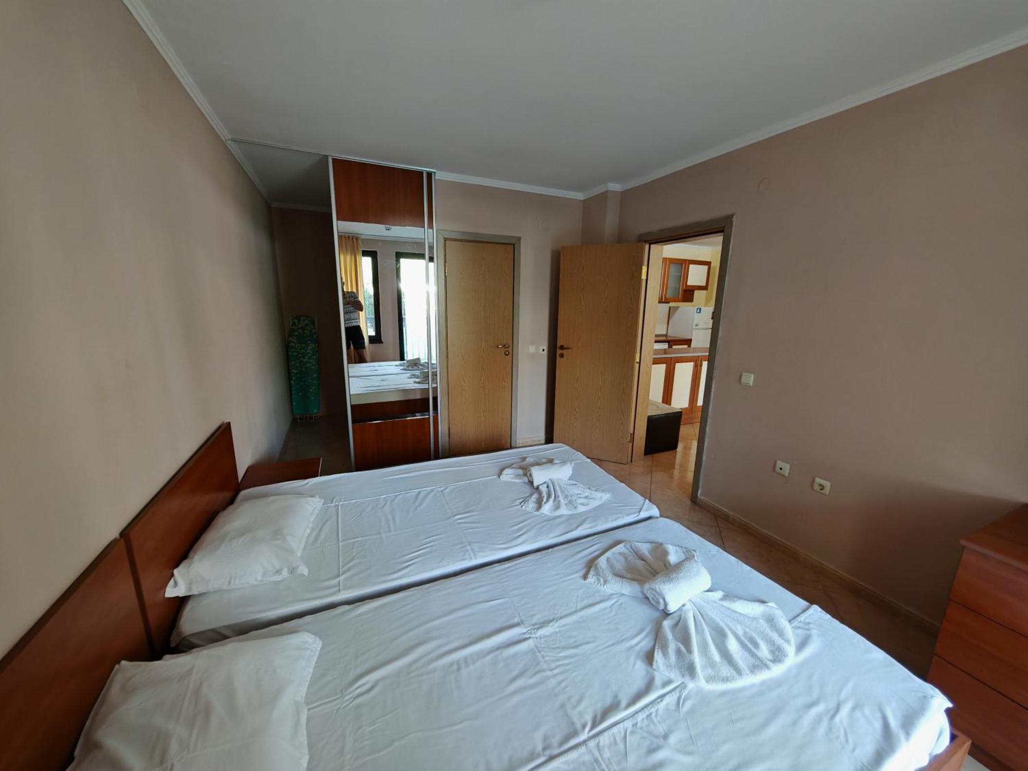 Marina Delfin Apartments - Top Location & Pet Friendly Sveti Vlas Bagian luar foto