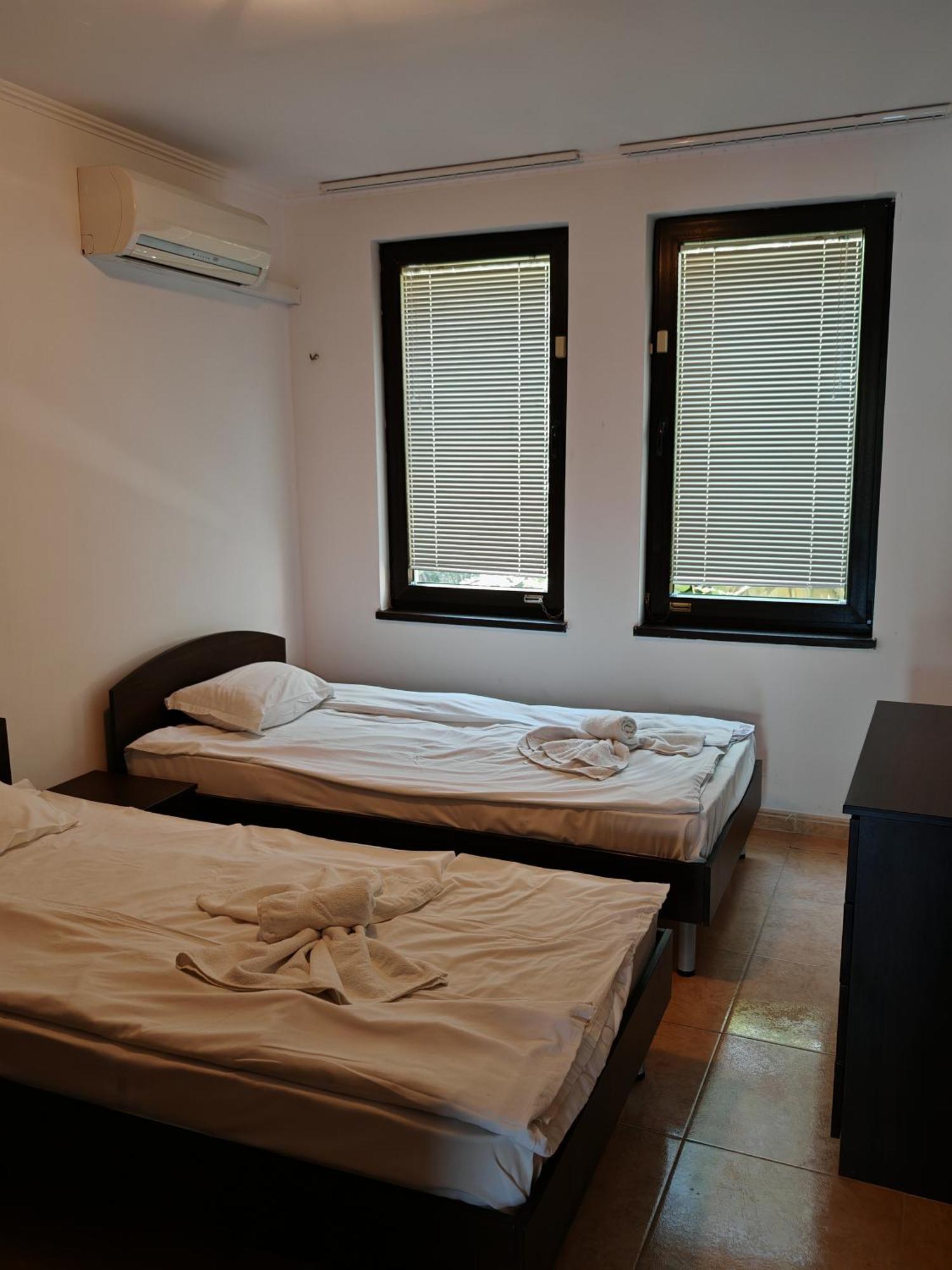 Marina Delfin Apartments - Top Location & Pet Friendly Sveti Vlas Bagian luar foto