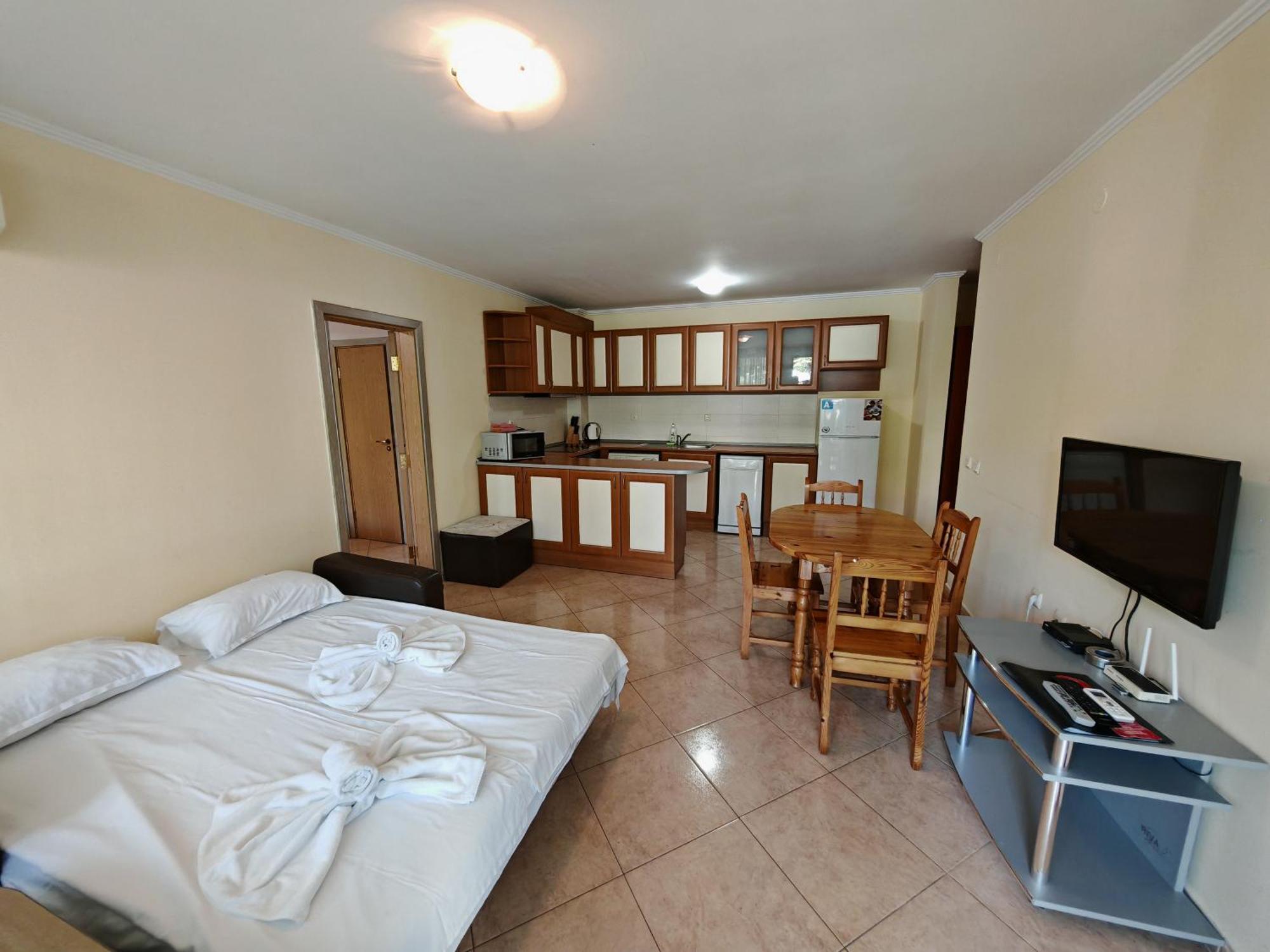Marina Delfin Apartments - Top Location & Pet Friendly Sveti Vlas Bagian luar foto