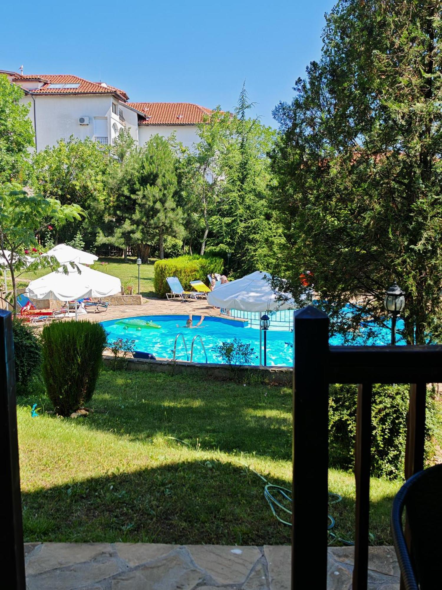 Marina Delfin Apartments - Top Location & Pet Friendly Sveti Vlas Bagian luar foto