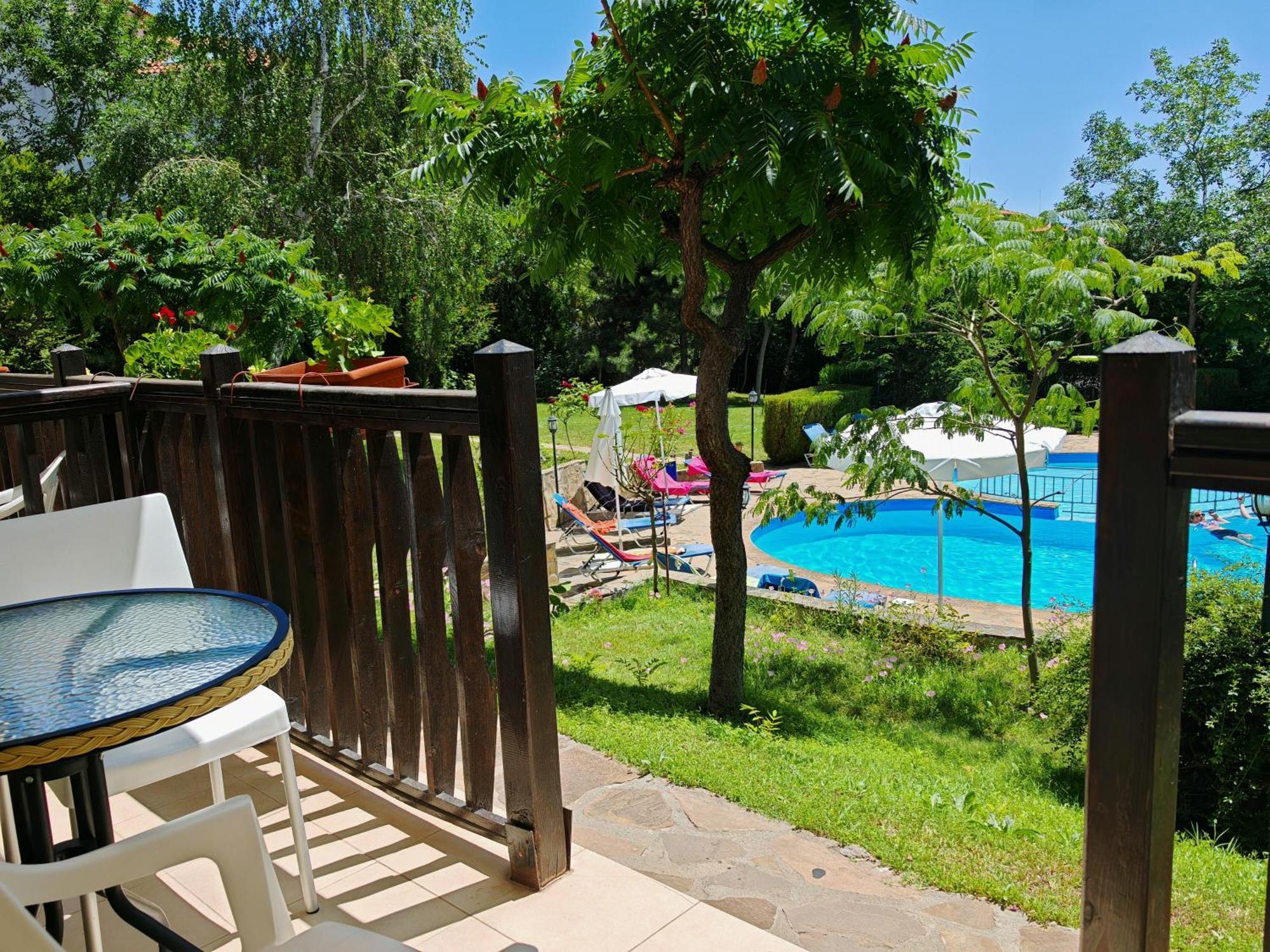 Marina Delfin Apartments - Top Location & Pet Friendly Sveti Vlas Bagian luar foto
